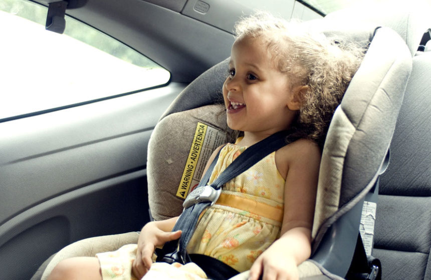 Dispositivos de seguridad infantil en el coche