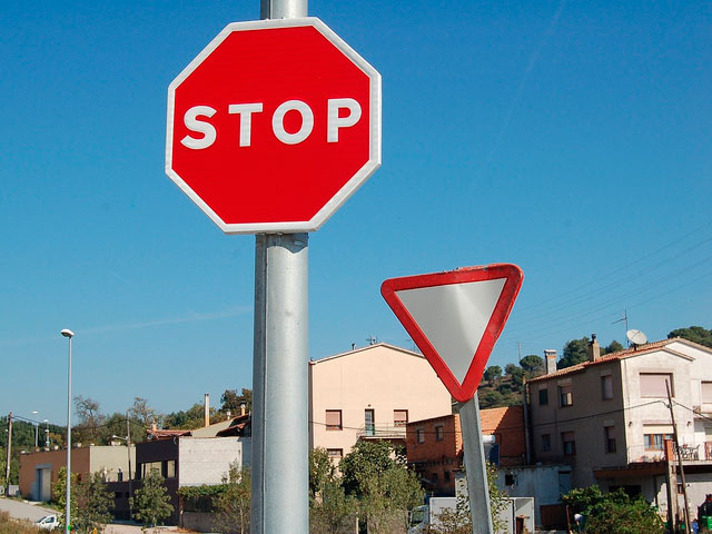 Ceda el paso + Stop